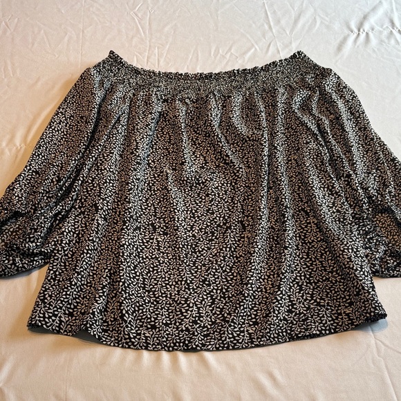 Source Unknown Black and White Patterned Blouse - Picture 9 of 9